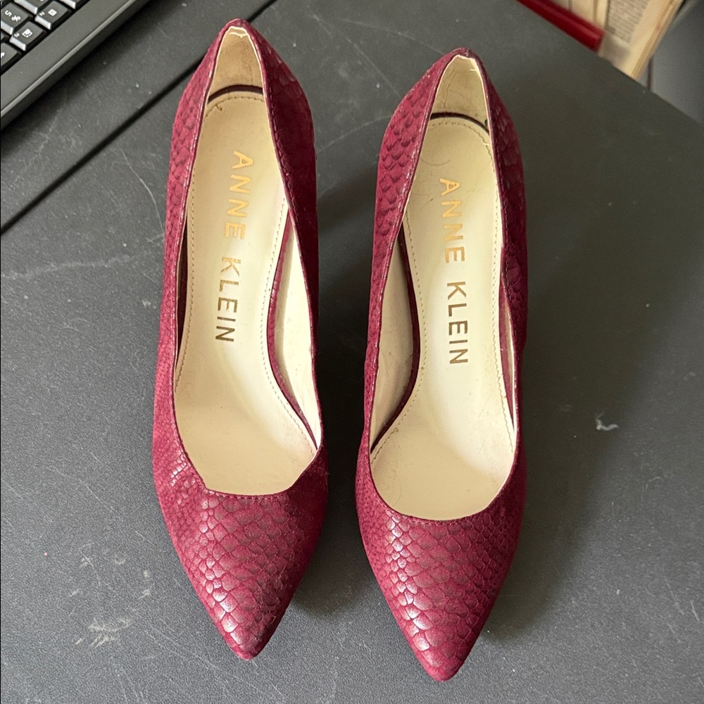 Anne Klein Maroon Textured Heels